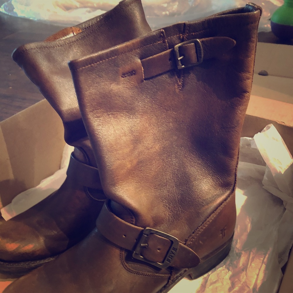 Frye Shoes / Frye Ankle Brown Boots Size 8